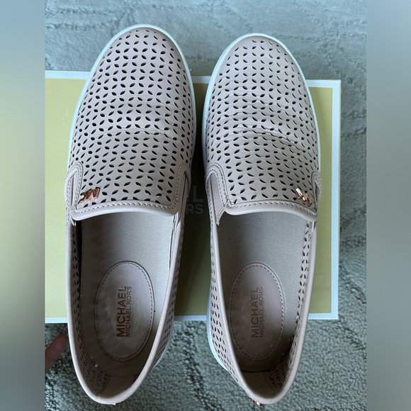 Michael Kors Olivia slip on sneakers. - Picture 2 of 4